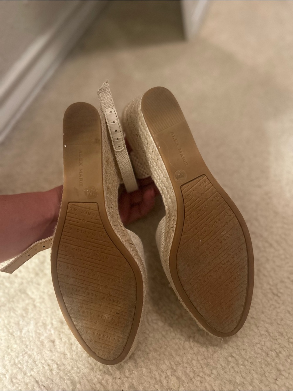 Closed toe wedges! - Picture 4 of 4